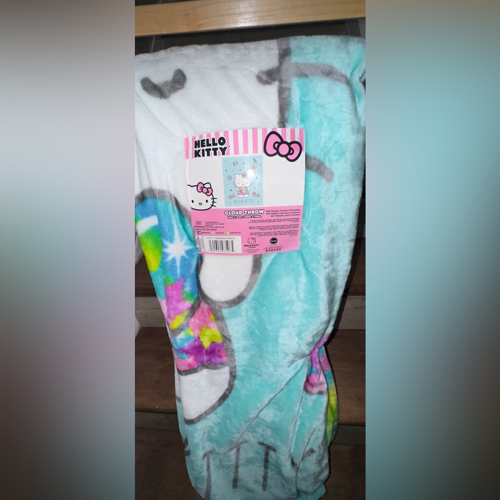 Super Cute 🥰 Hello Kitty  Cloud Throw Blanket 50” x 70”